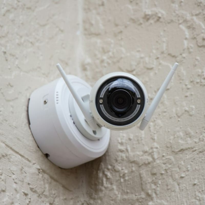 Cámara de Seguridad Wi-Fi Interior/Exterior — tienda dominio
